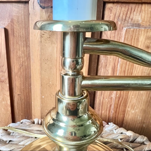 Underwriters Laboratories Vintage Brass Swing Arm Portable Desk Table Lamp - Picture 16 of 17